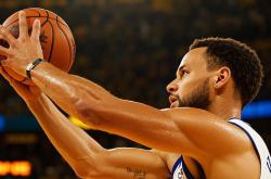 雷速体育比分官网直播-包含勇士抢得胜利，球队士气大振以傲视群雄势头的词条