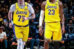 雷速体育比分直播-湖人队双塔时刻稳定，全队发挥互补取得连胜