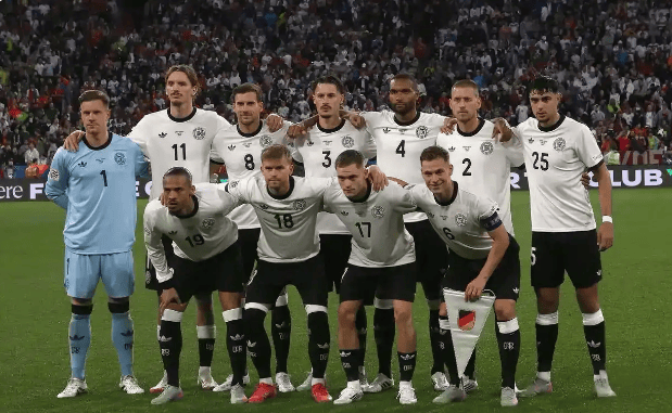 斯洛伐克队奋勇拼搏,欧预赛前途充满希望 斯洛伐克队奋勇拼搏,欧预赛前途充满希望