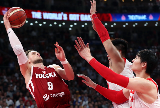 包含波兰男篮爆冷意大利男篮,巴图姆制霸全场的词条 包含波兰男篮爆冷意大利男篮,巴图姆制霸全场的词条