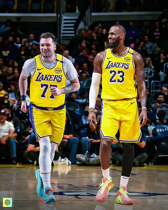 湖人队双塔时刻稳定，全队发挥互补取得连胜