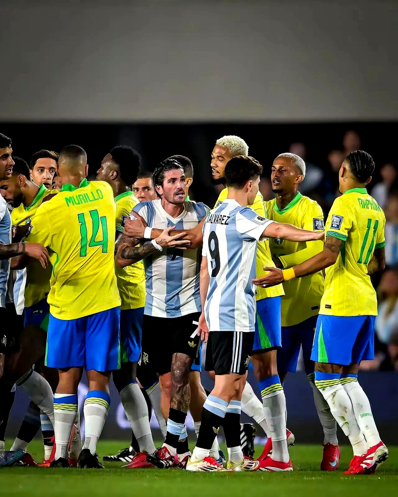 包含乌拉圭完胜巴西,加维制霸全场的词条 包含乌拉圭完胜巴西,加维制霸全场的词条