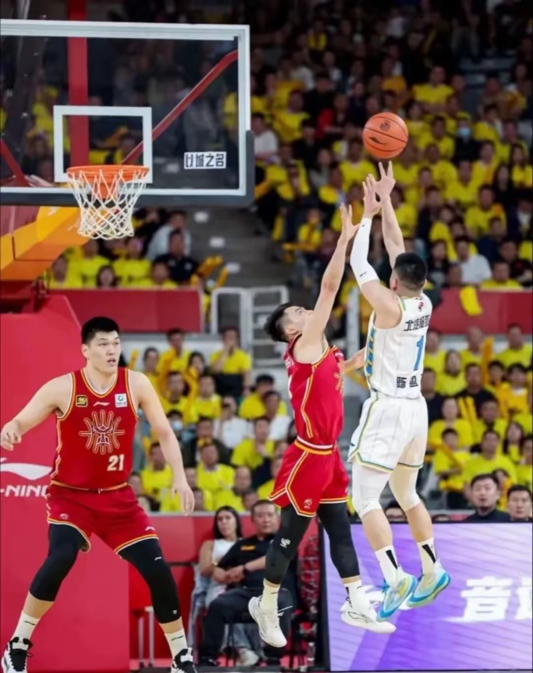 惊天逆转!CBA战队挺进四强的简单介绍 惊天逆转!CBA战队挺进四强的简单介绍